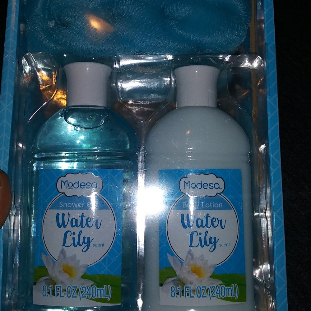 Shower gel, body lotion